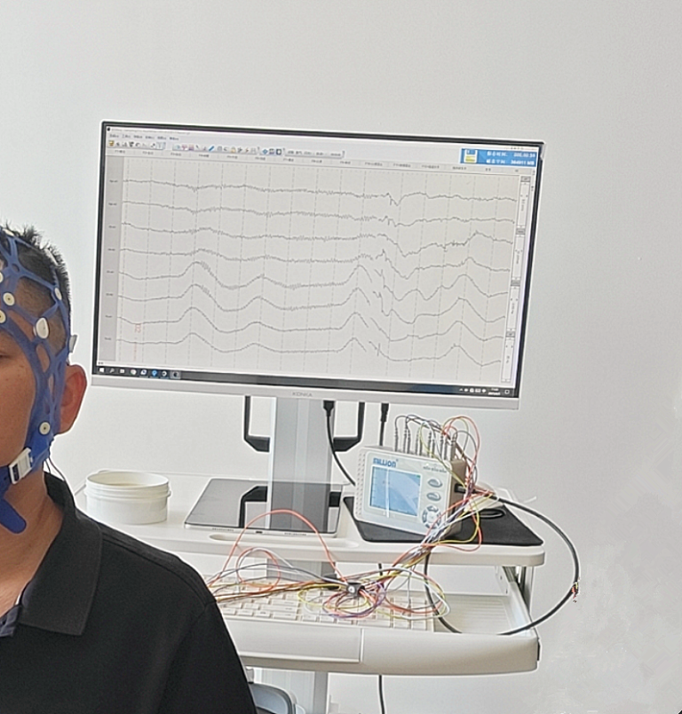 EEG monitoring device